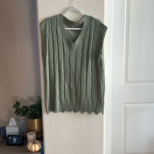 A light styled sweater vest with a shallop bottom.